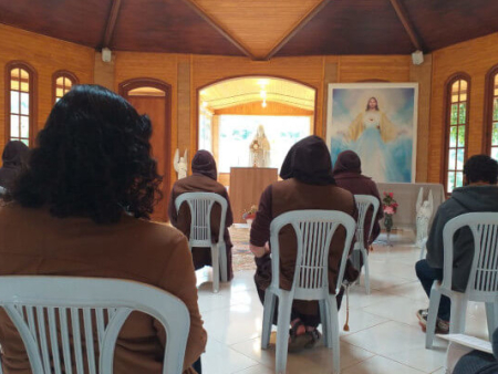 Adoração ao Santíssimo ao vivo